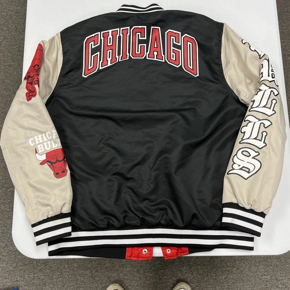 Chicago Bulls Varsity Jacket Mens M Red Black Tan Colorblock Snap Bomber NBA